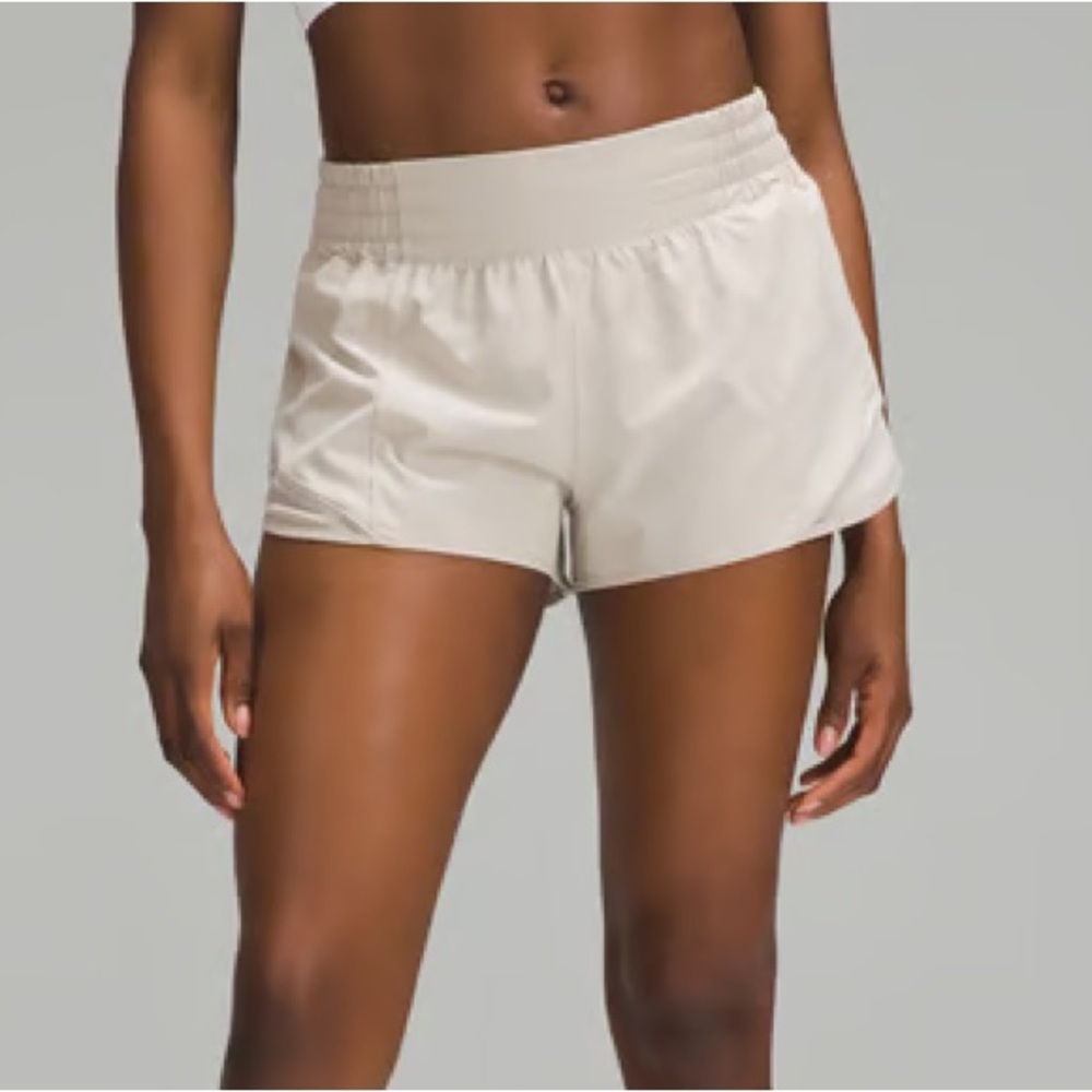 Lululemon Hotty Hot Shorts 2.5 - Mojave Tan - Size 2